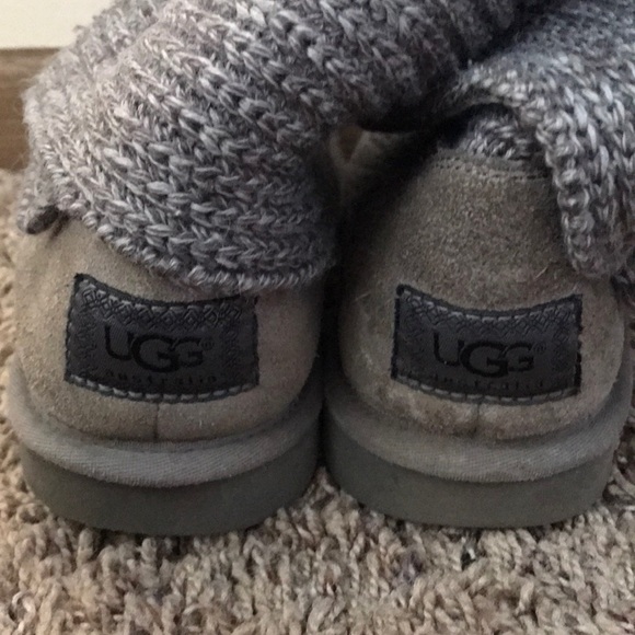 UGGS - Picture 4 of 5